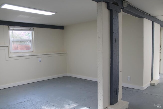 Building Photo - 689 Butte St