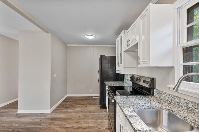 Building Photo - 4241 Tee Jay Dr NW