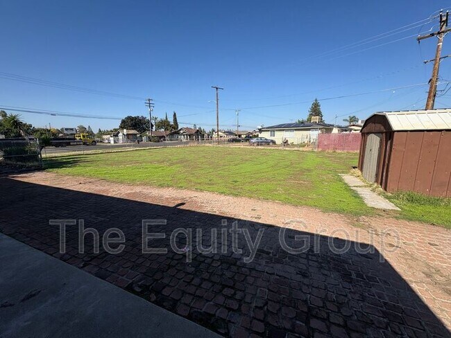 Building Photo - 457 N F St