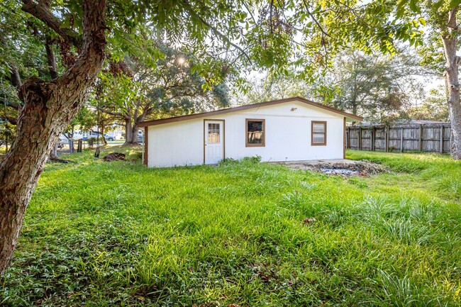 Building Photo - Adorable 3 bedroom ready to rent!