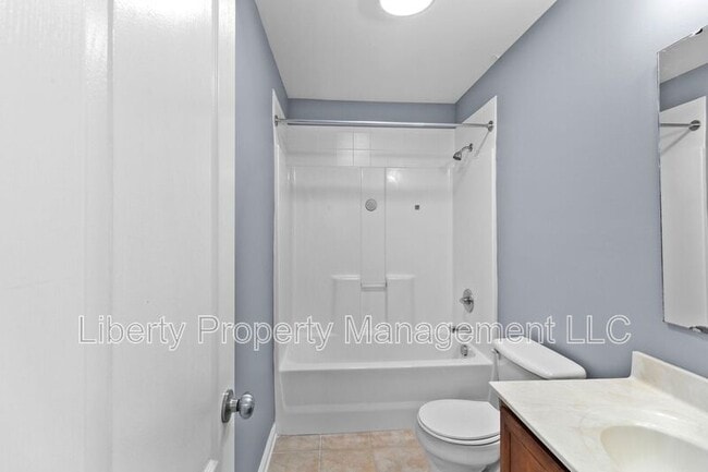 Building Photo - 130 Breezewood Dr