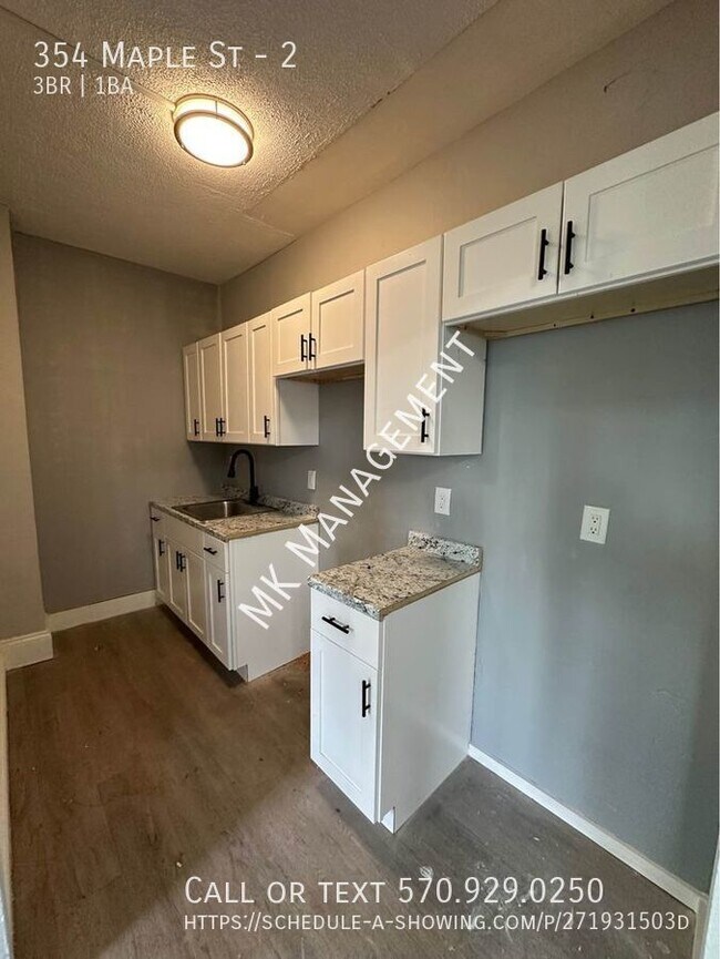 Building Photo - 352-354 Maple St