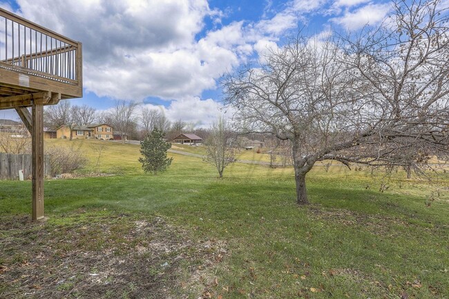 Building Photo - STUNNING GRAIN VALLEY HOME!!!