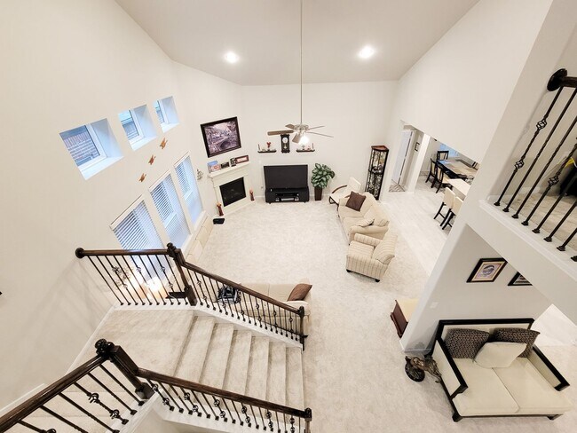 Building Photo - This stunning 2-year-old house with 4 beds, 3 baths, and an attached 2-car garage, it offers ampl...