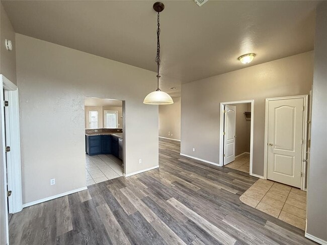 Building Photo - 13525 Bell Ave