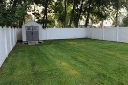 Building Photo - 37 Lindsay St