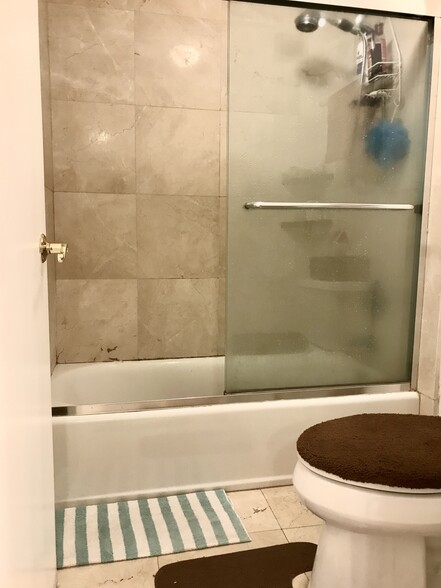 MASTER BATHROOM - 18041 Biscayne Blvd