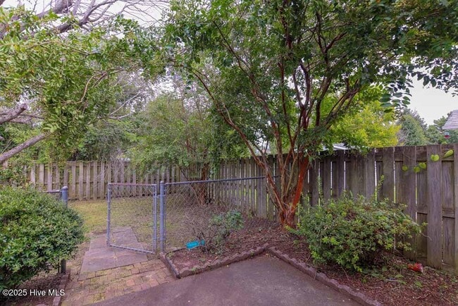 Building Photo - 173 Emily Dr