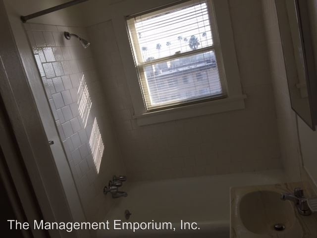Building Photo - 2057 Dracena Dr