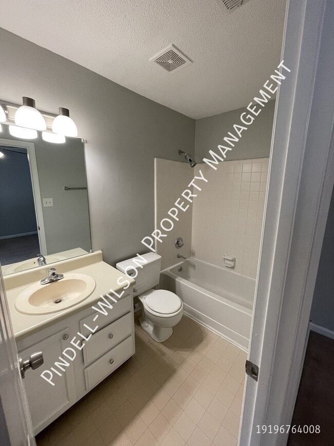 Building Photo - 6527 English Oaks Dr