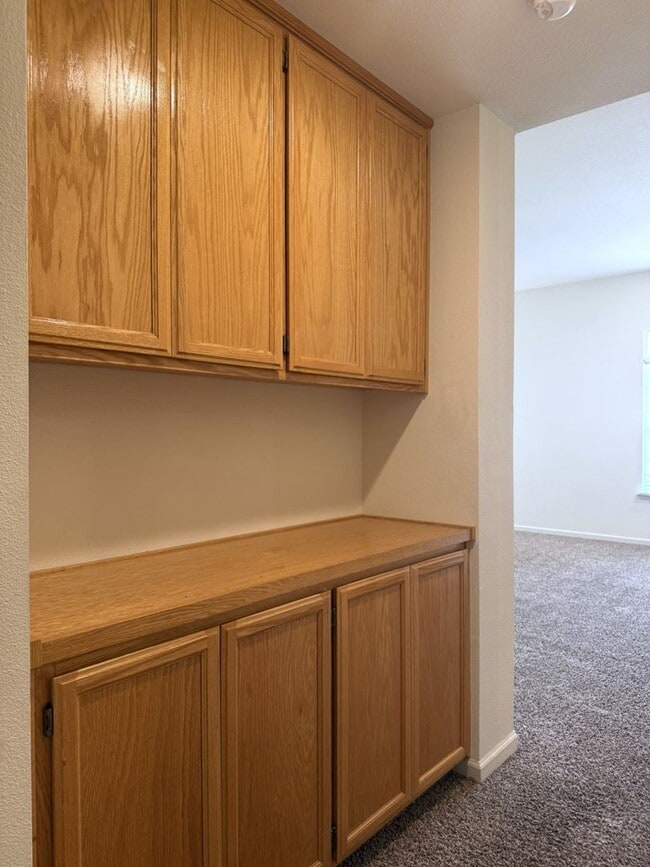 Building Photo - Available Now! Spacious home located in North Merced