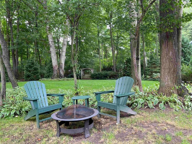 Building Photo - 4907 Pinewood Ct