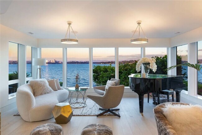 Building Photo - Leschi Waterfront Home