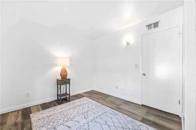 Building Photo - 6682 Alexandria Dr