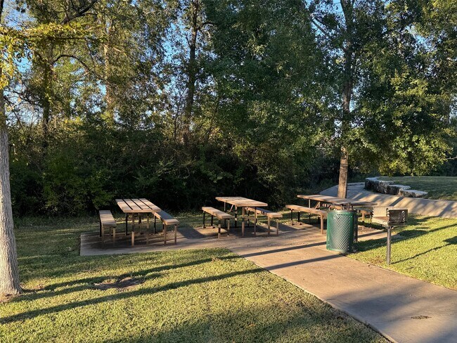 Building Photo - 163 Emery Oak Way