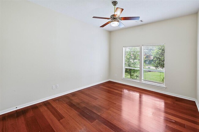 Building Photo - 19 Greenview St