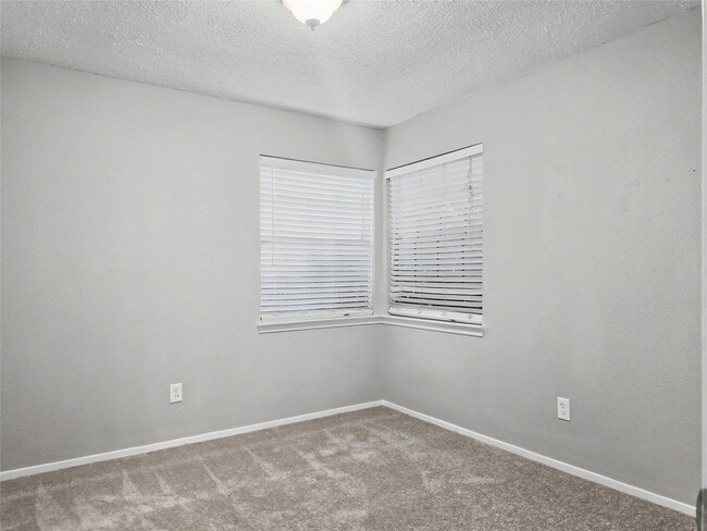 Building Photo - 22511 Braken Manor Ln
