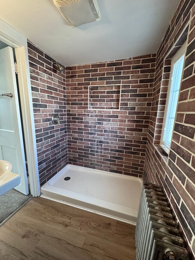 Building Photo - 202 N 5th St