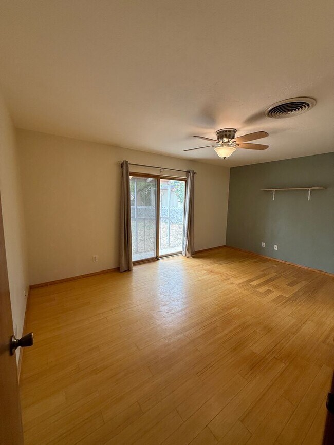Building Photo - 2719 Topley Ave
