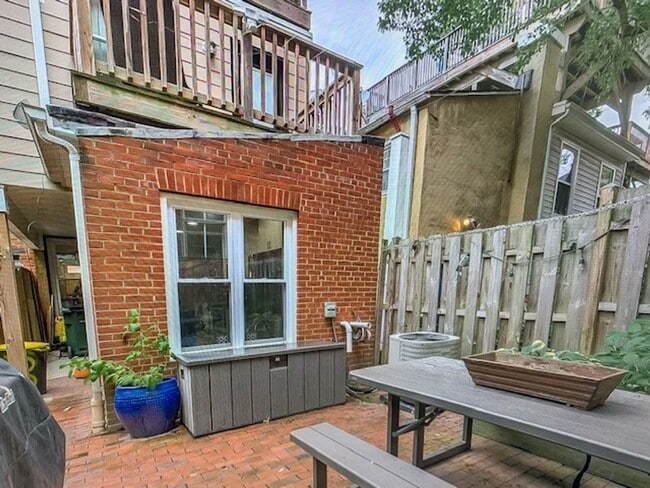 Building Photo - New Price!  Fed Hill Luxury Townhome  ROOFTOP DECKS!