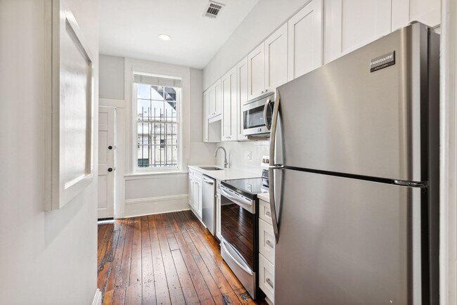 Building Photo - Historic One Bedroom Apartment in Downtown Savannah