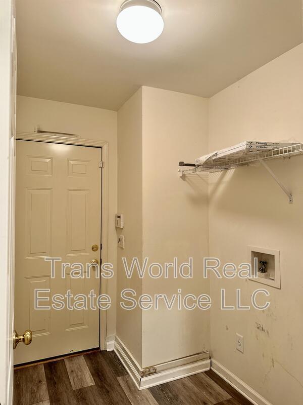 Building Photo - 8595 River Walk Landing