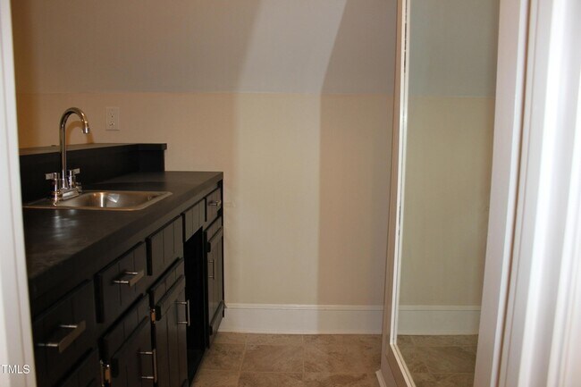 Building Photo - 6321 Gainsborough Dr