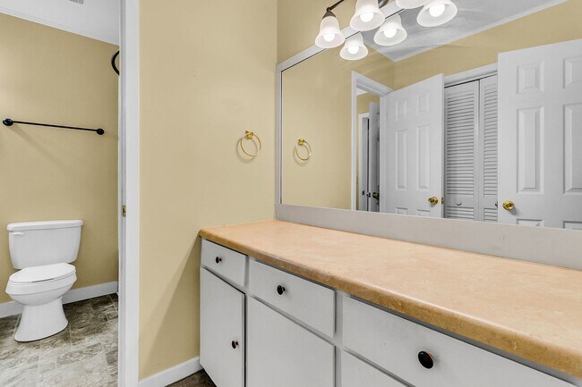 Building Photo - Pond View 3 Bedroom, 2 Bath Home in Ashley...