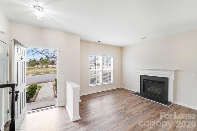 Building Photo - 4901 Sunburst Ln