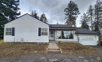 Building Photo - 605 E High Dr