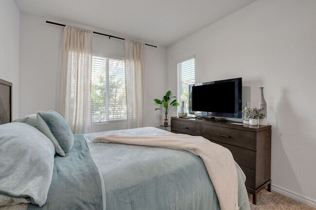 Building Photo - Modern Comfort Meets Stunning Mountain Views