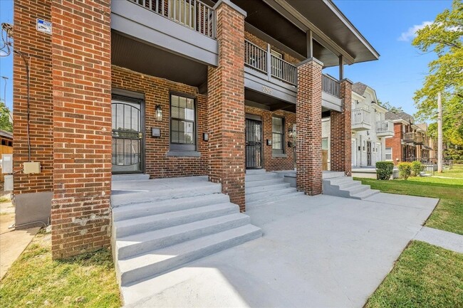 Building Photo - 2395 Forrest Avenue Unit 4