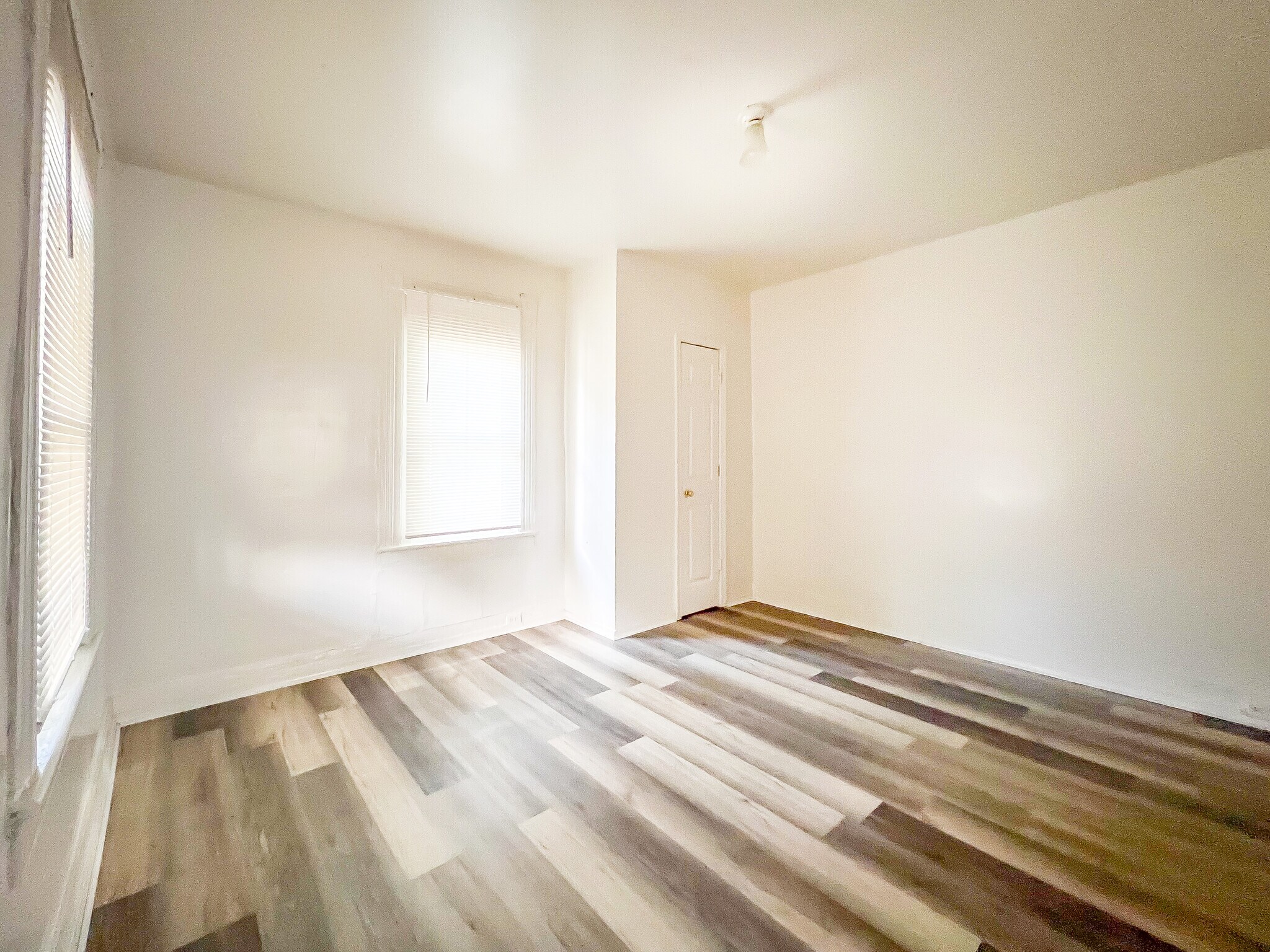 Building Photo - 1102 Custer St