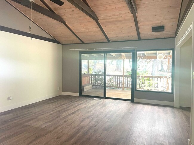 Building Photo - Single story golf course 3/2 home in Lake ...