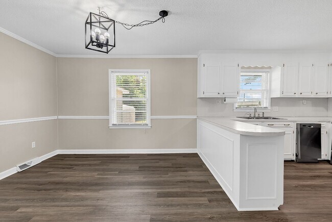 Building Photo - 1354 Rogers Rd