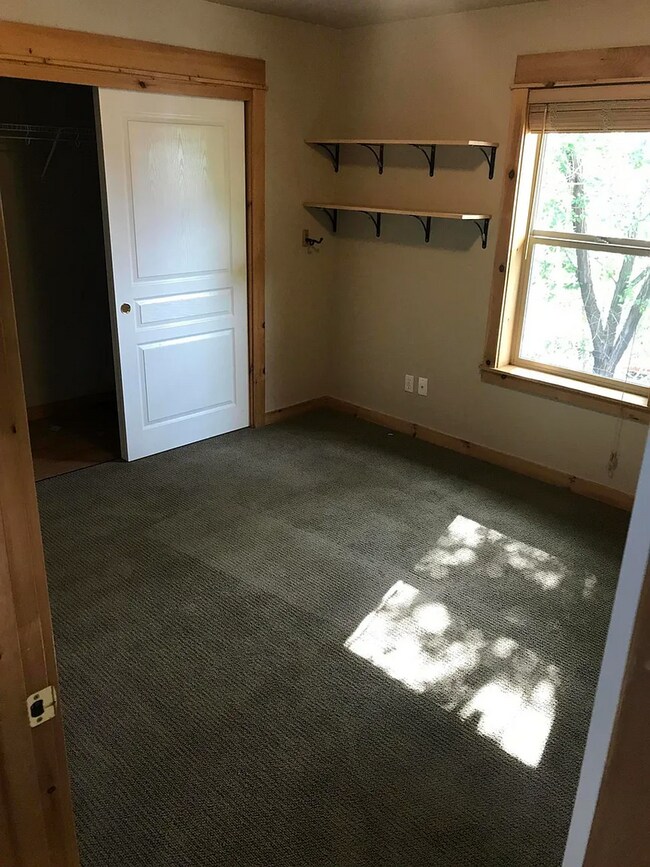 Building Photo - 312 NE 4th St