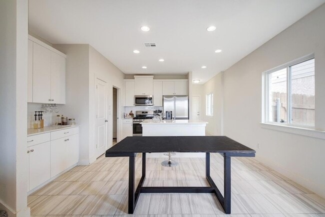 Building Photo - 413 White Steppe Way