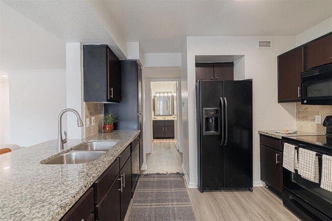 Building Photo - 8300 El Mundo St