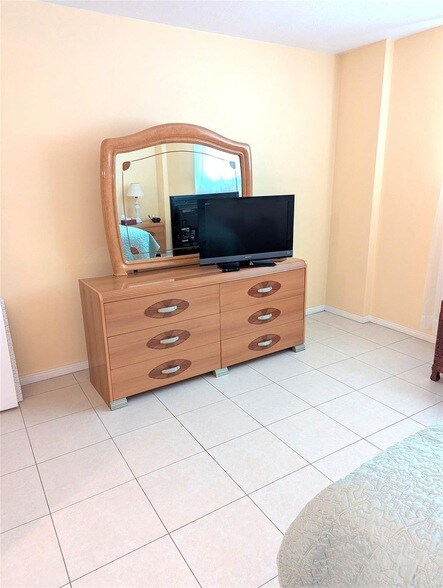 Building Photo - 4250 Galt Ocean Dr