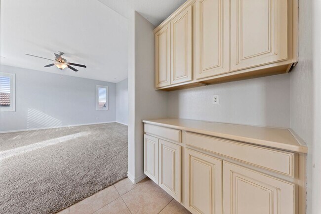 Building Photo - Luxury Living in Henderson's Tuscany: Spacious 4 Bedroom Home with Expansive Yard & More!