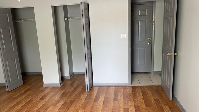 Building Photo - 8720 S Roberts Rd