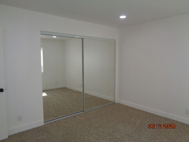 Building Photo - Single Story Condo in Park Somerset complex