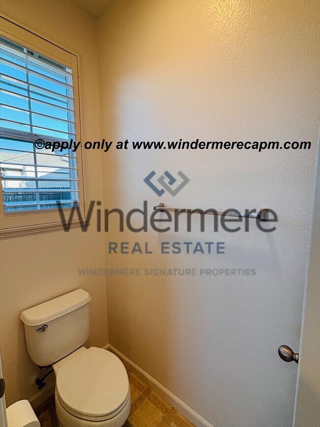 Building Photo - Bright & Stylish Entertainer's Retreat! Single story 3 bed- Plus Bonus Room!!