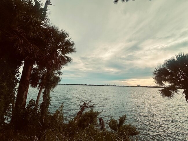 Building Photo - 225 S Tropical Trail