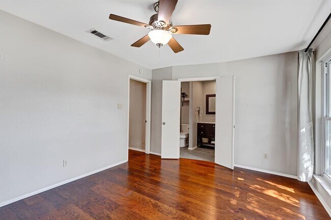 Building Photo - 7402 Bucknell Dr