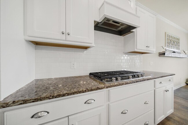Building Photo - Charming 5 Bed 2.5 Bath home in Fort Mill!