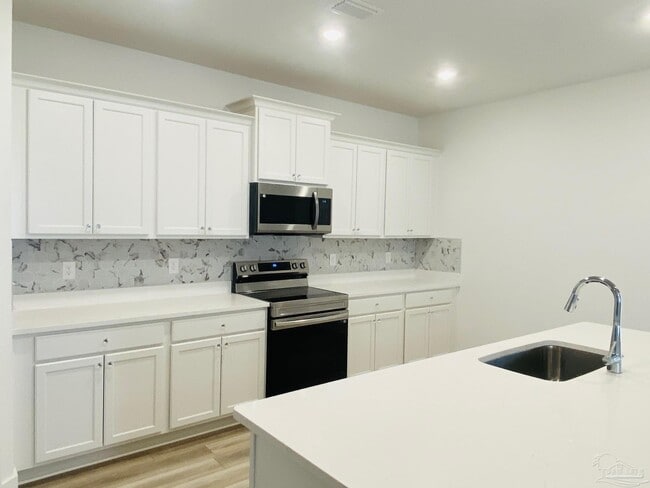 Building Photo - 874 Windhill Dr
