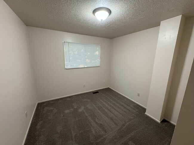 Building Photo - 1758 Myers Ln