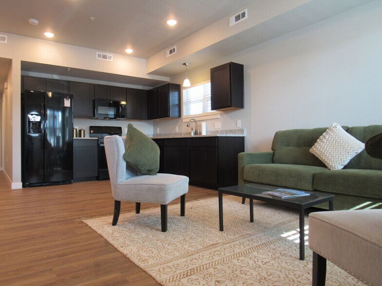 Interior Photo - Clover On Cascade