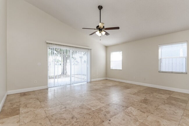 Building Photo - 2504 River Ridge Dr